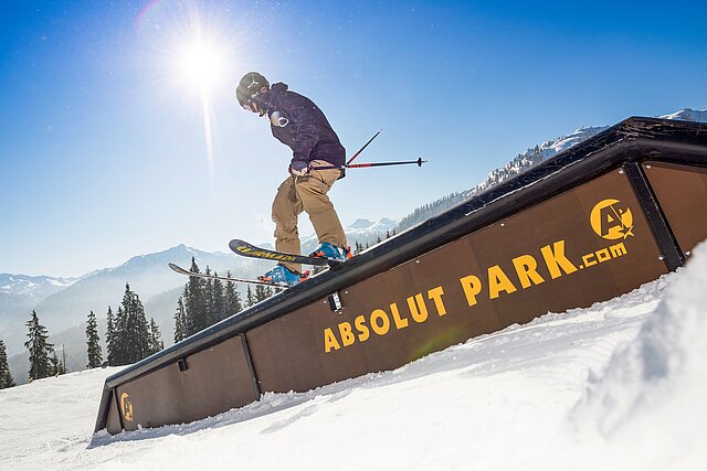 <p>Der Absolutpark am Shuttleberg Flachauwinkl bietet jede Menge Obstacles für Snowboarder und Freeskier.</p>