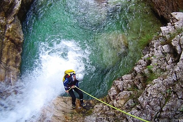 <p>Hiking through, roping down, climbing, jumping, sliding and swimming - canyoning offers everything the adventurer among you could wish for.</p>