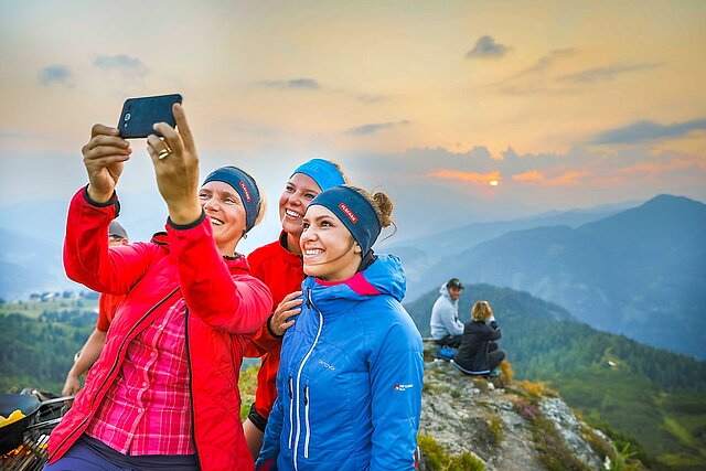 <p>Selfie bei der Sonnenaufganswanderung in Flachau. Diese coole Morgenstimmung in den Bergen muss man einfach festhalten</p>