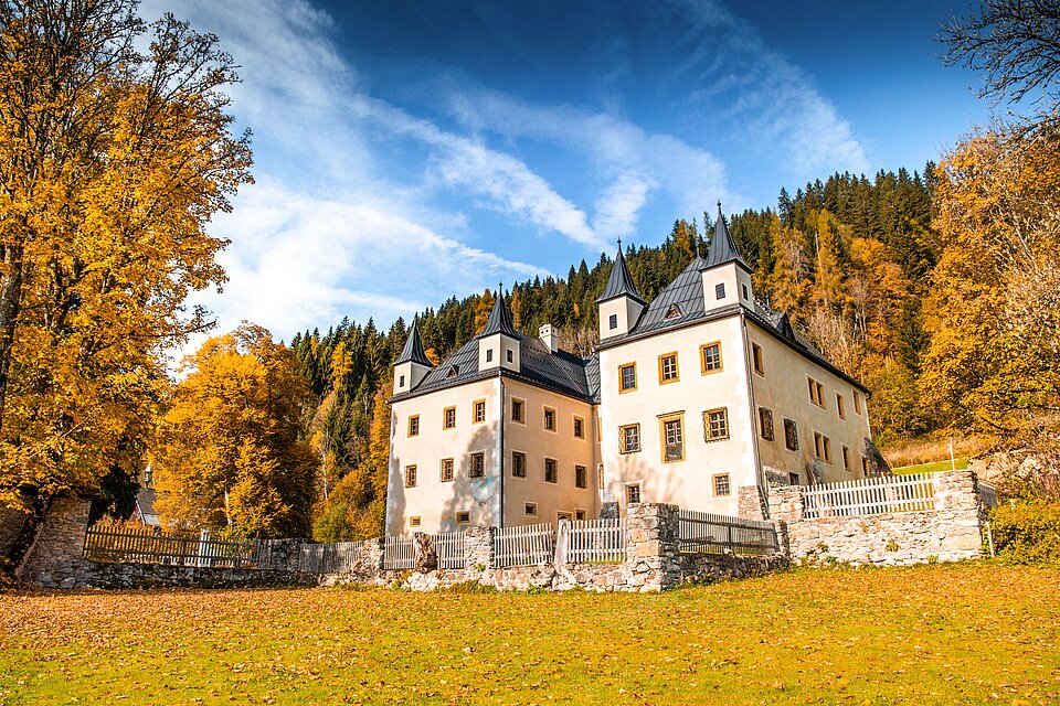 <p>Herbststimmung Schloss Höch, einem der Schauplätze des Flachauer Herbstgsang</p>