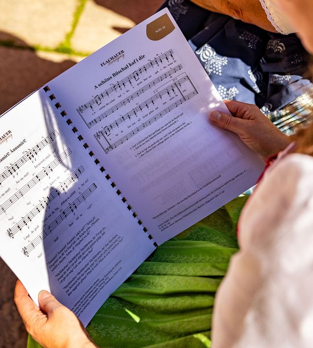 flachau-sommer-events-herbstgsang-jodelwanderung-2