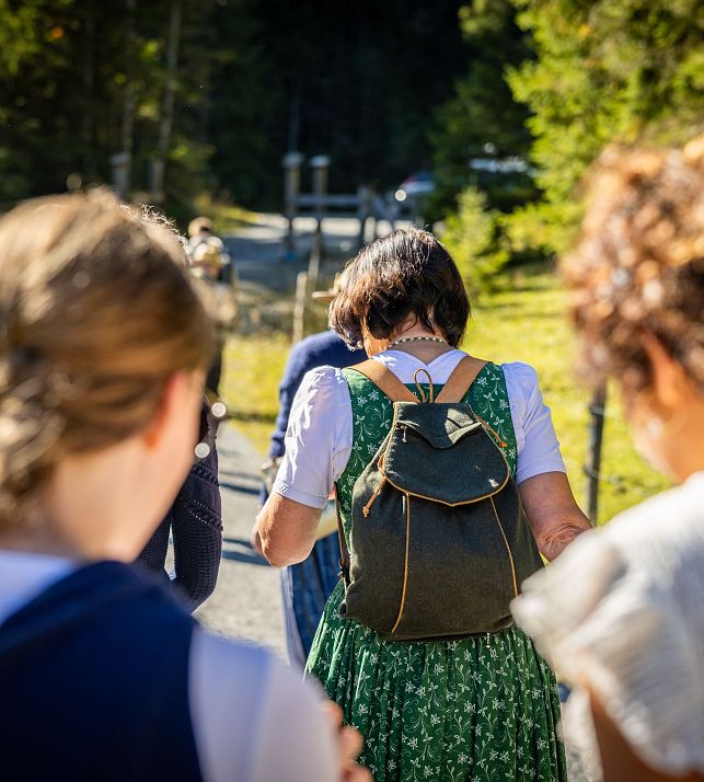 flachau-sommer-events-herbstgsang-jodelwanderung-5