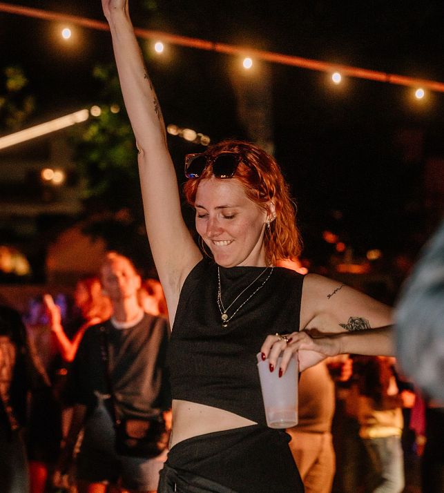 flachau-sommer-events-e-festival-2025-tänzerin-stimmung