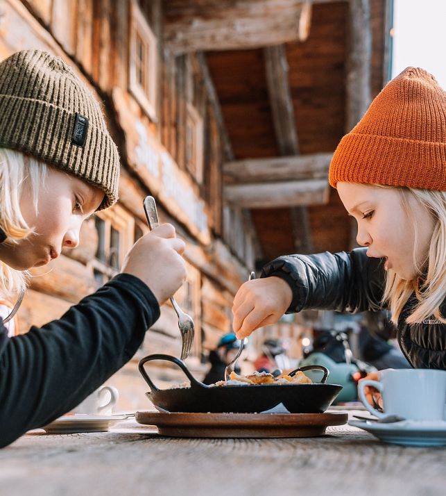 flachau-winter-culinary-ski hut-family-2