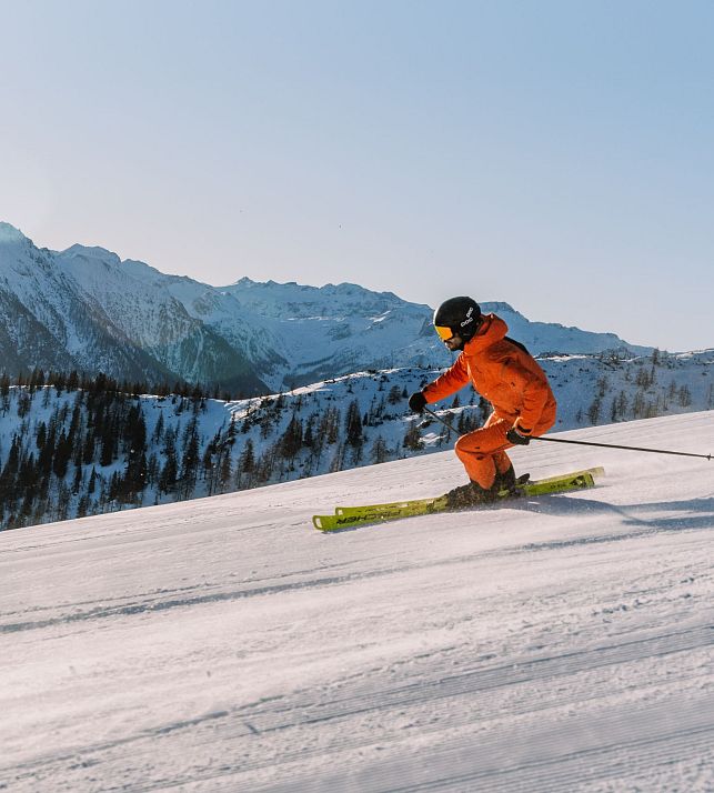 flachau-winter-ski-piste-skifahrer