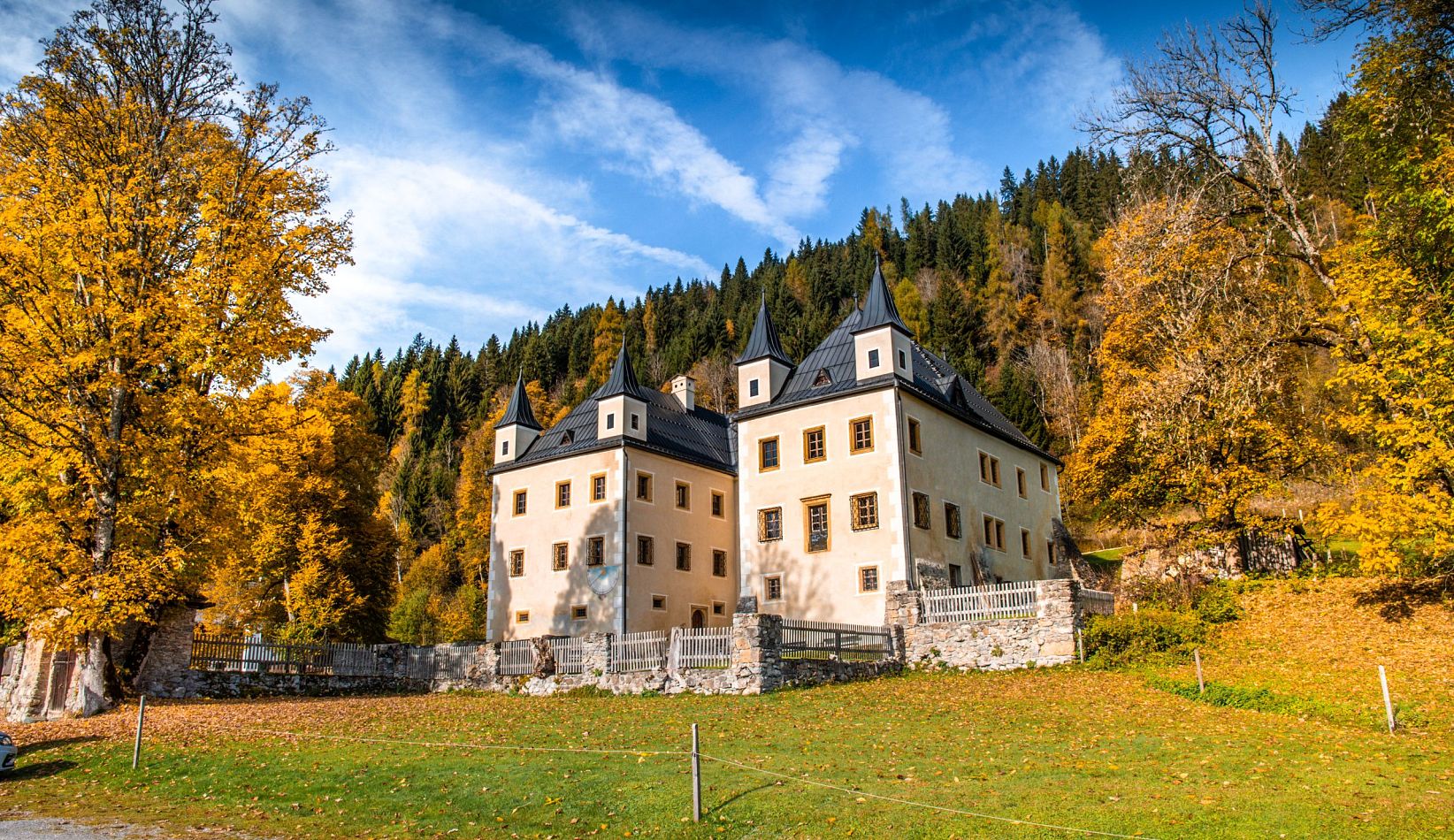 flachau-infrastruktur-schloss-hoech-sommer