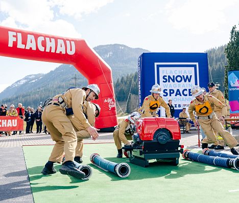 Feuerwehrteam zeigt vollen Einsatz beim Kuppelcup anlässlich der Firefighter Winter Days Flachau