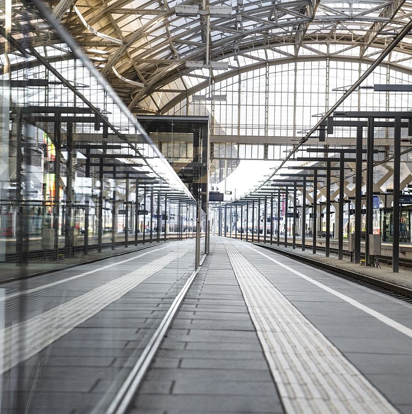 Der Salzburger Hauptbahnhof ist der wichtigste Bahnhof des Ballungsraumes Salzburg und ein wichtiger Verkehrsknotenpunkt im Westen Österreichs.
