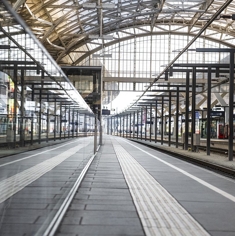 Der Salzburger Hauptbahnhof ist der wichtigste Bahnhof des Ballungsraumes Salzburg und ein wichtiger Verkehrsknotenpunkt im Westen Österreichs.