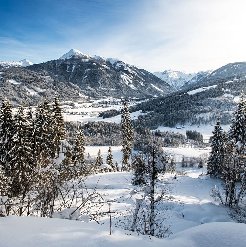 Blick ins tief verschneite Flachautal