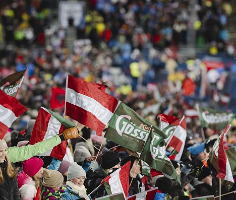 Tolle Stimmung beim Damen Nachtslalom in Flachau.