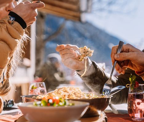 Frische Kasnocken auf der Hütte in Flachau, Ski amadé genießen.